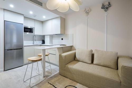 APARTAMENTO PICASSO CON PATIO TRASERO