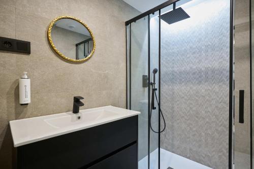 APARTAMENTO PICASSO CON PATIO TRASERO