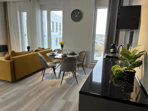 Posezení v ubytování Apartament z widokiem na 16 piętrze