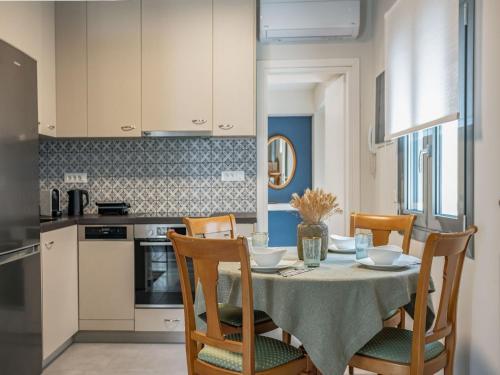 Elegant City Apartment - 250m from Solomos Square