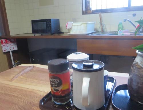 a table with a coffee maker and a coffee pot at KUMANO家-OHGi- in Shingu