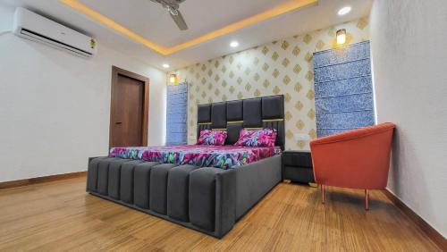 TV a/nebo společenská místnost v ubytování VacationBuddy Elysian Farm with Pool Noida
