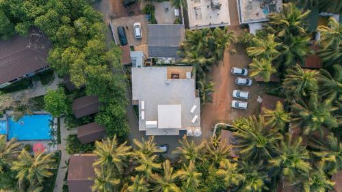 an overhead view of a parking lot with palm trees at ELIVAAS House of Neptune - 3 BHK Cottage with Terrace & Gazebo on the Beach in Morjim