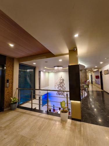Πισίνα στο ή κοντά στο Hotel Vaishnavi