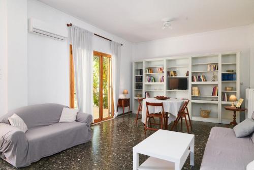Elegant family apartment with marvelous garden