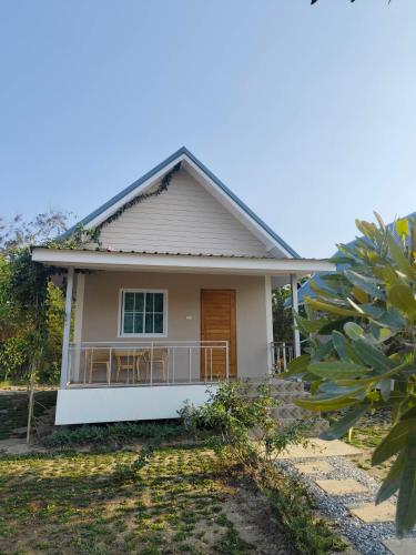 a small house with a balcony in front of it at Chiang Khan Dwelling in Chiang Khan
