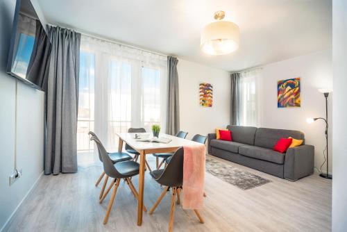 Sunlit Heaven 2-BDR Apartments