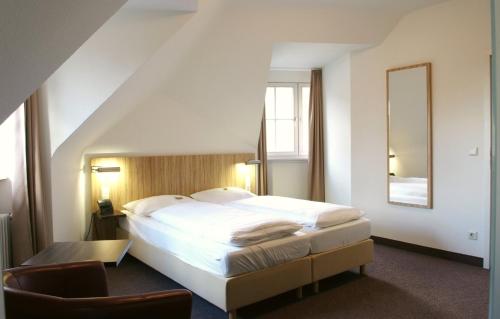Säng eller sängar i ett rum på Hotel & Gasthaus Backmulde