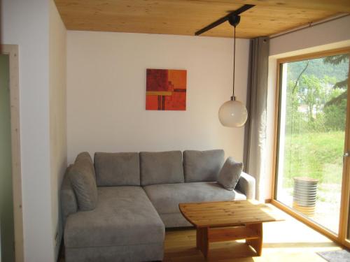 a living room with a couch and a table at Ferienwohnung Ameis in Heiligenstadt