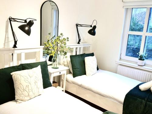 Postel nebo postele na pokoji v ubytování Summerlee Gateaway