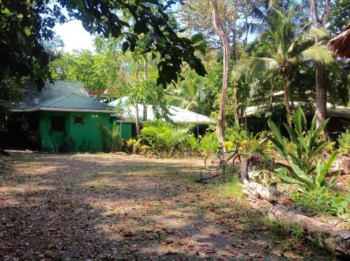a green house in the middle of a yard at Casa Manglar Villa in Puerto Jiménez