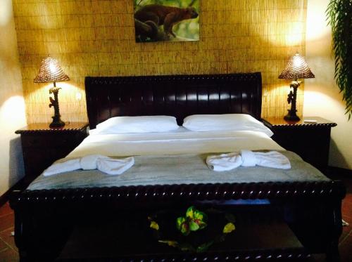 a bedroom with a large bed with towels on it at Casa Manglar Villa in Puerto Jiménez