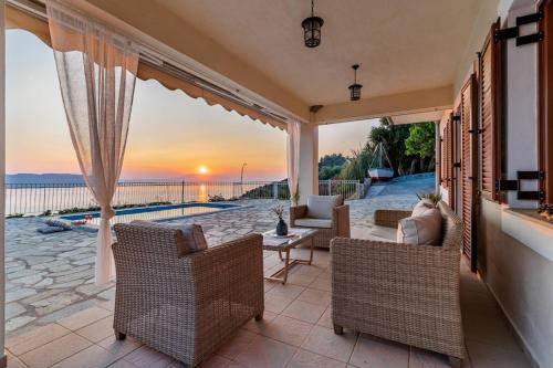 Aigaio pool Villa, gaze the sunset over the Aegean sea