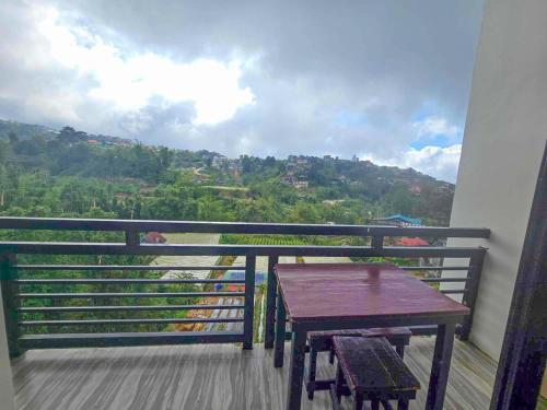 Balkoni atau teres di Mountain Sunctuary-F2- 2 Bedroom Unit with view