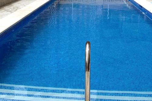 Cisne! Vistas al mar, piscina y garaje