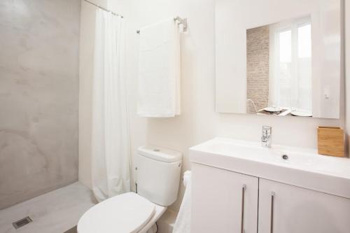 Flat with balcony next to the beach, SV