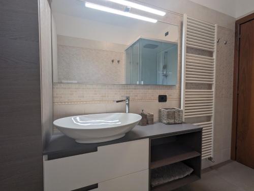 Tranquillità nel Verde Casa con Giardino per 6 Personeにあるバスルーム