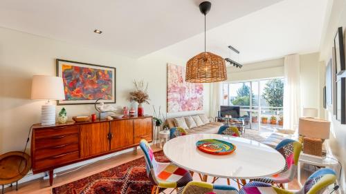Design Top Floor With Balcony & Pool