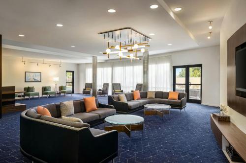 a large living room with couches and a chandelier at Courtyard Mt. Holly Westampton in Westampton Township