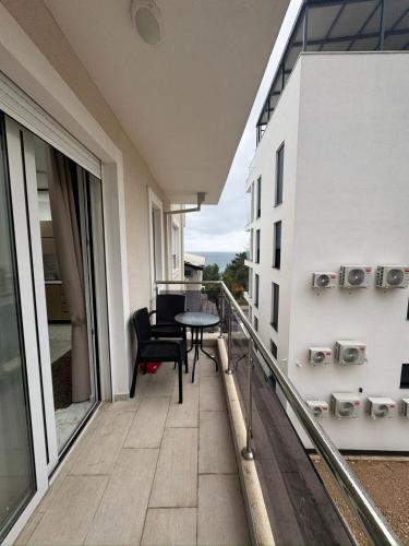Balkón nebo terasa v ubytování Apartmani Bar Zeleni Pojas
