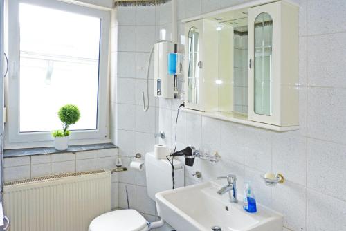 Bathroom sa Messe-Zimmer TuS-Treff