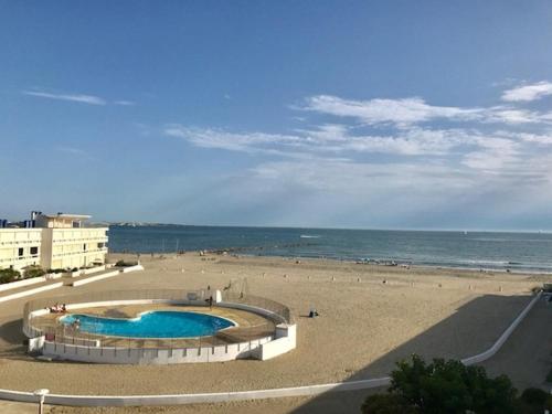 AS13993- P2 Vue mer avec piscine direct sur plage