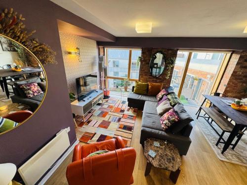 a living room with a couch and a mirror at #12 Stylish Canalside Loft with Parking in Coventry