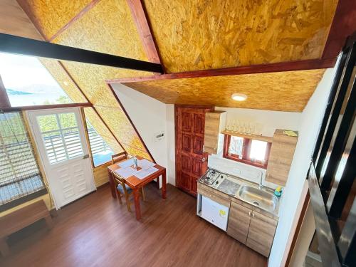 an overhead view of a kitchen in a tiny house at Chalet-Familiar Tota, full-equipado! CLIMATIZADO! in Tota