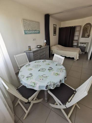 AS18656 - Grand studio vue mer, direct sur plage avec parking privé