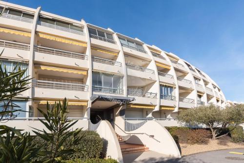 AS9836 - P2 dans une résidence sur la plage avec belle vue sur le chenal et parking privé