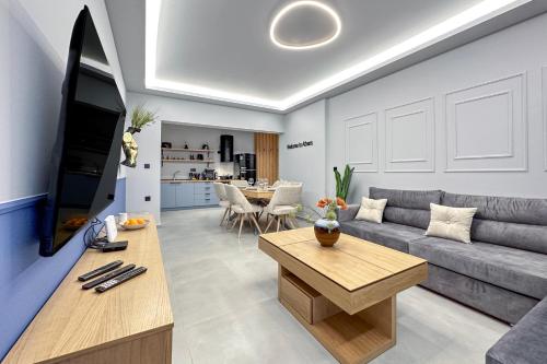 Dione Family Apartment for 6 near Acropolis & Philopappou