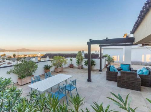 Sky-High Luxury Panoramic Sea Views & Expansive Terraces in this La Duquesa Penthouse