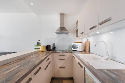 Photo de la galerie de l'établissement AS17378 - P4 Dans une résidence sur la plage avec vue mer et piscine, au Grau-du-Roi