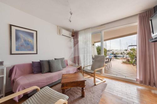 Photo de la galerie de l'établissement AS14715 - Marina p3 avec appontement et parking privé, superbe vue sur les bateaux, au Grau-du-Roi