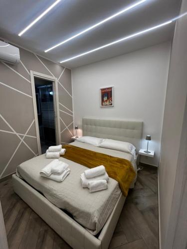 Ένα ή περισσότερα κρεβάτια σε δωμάτιο στο Nalusa Superior Chiaia - nel cuore della citta