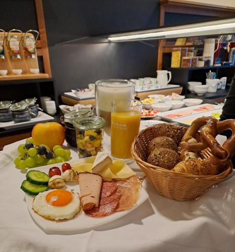 Еда / где поесть недалеко от отеля