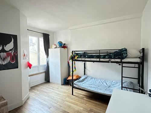 Postel nebo postele na pokoji v ubytování Élégant T3 - Cœur de Fontainebleau - 300 m du château