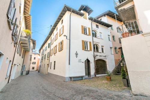 an alley in an old town with white buildings at Historical Caslano Apartments - Happy Rentals in Caslano