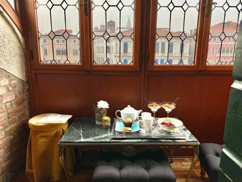 Rialto Terrace on the Grand Canal photo 16