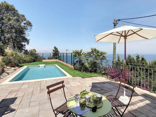 Sur les hauteurs de Théoule villa avec une magnifique vue mer