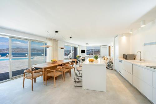 Una cocina o zona de cocina en Villa Manhattan by Mykonos Mood