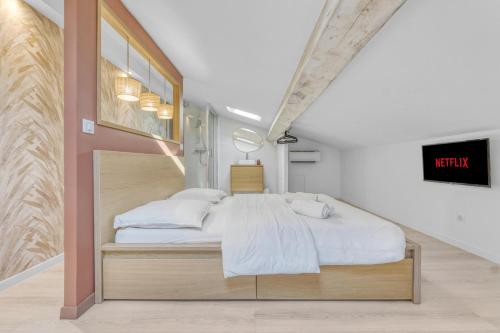 2 Bed - Ascenseur - 2 min du Palais - Climatisé