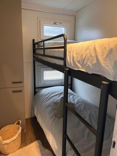 Ένα ή περισσότερα κρεβάτια σε δωμάτιο στο Houseboat Oslo NS005