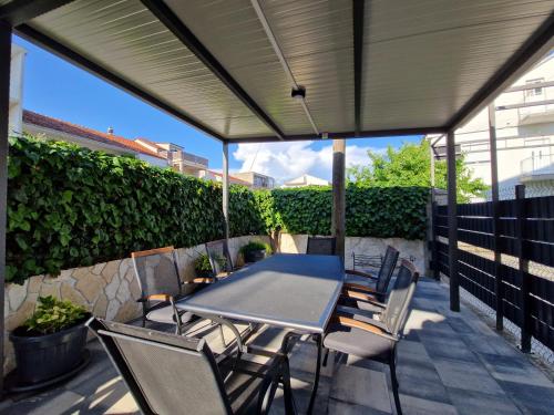T&A apartments with jacuzzi and barbecue