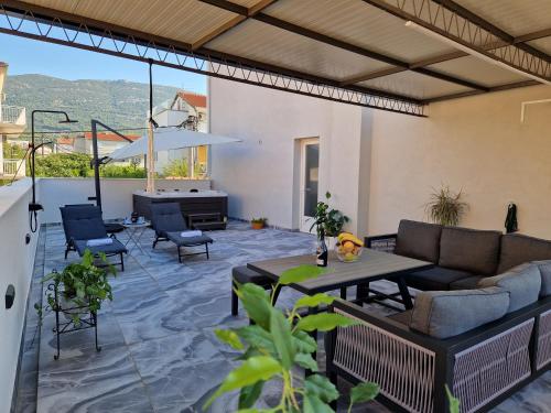 T&A apartments with jacuzzi and barbecue