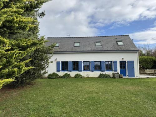 Photo de la galerie de l'établissement Ancien atelier d'ostréiculteur, les pieds dans l'eau, à La Trinité-sur-Mer