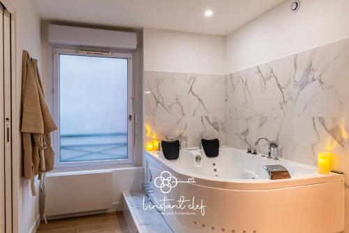 Love au Mans - Sauna, Jacuzzi & Parking privé