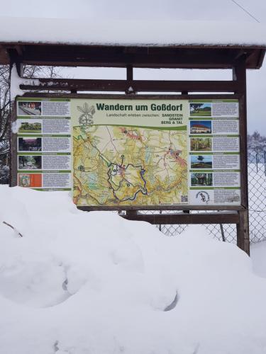 a sign on a fence in the snow at Ferienhaus Storchennest in Hohnstein