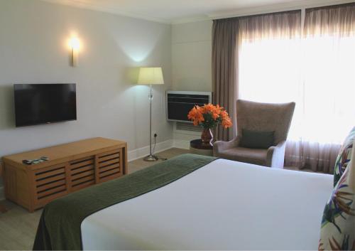 TV a/nebo společenská místnost v ubytování The Riverside Hotel