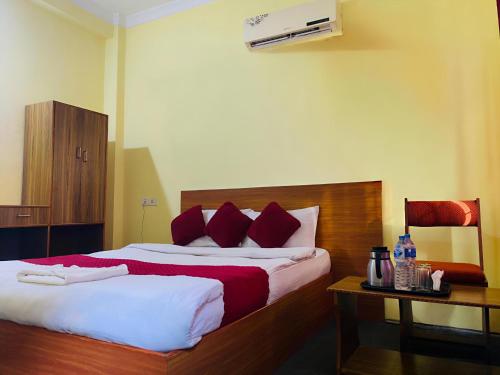 a hotel room with two beds with red pillows at Hotel Daisy Park in Bhairāhawā